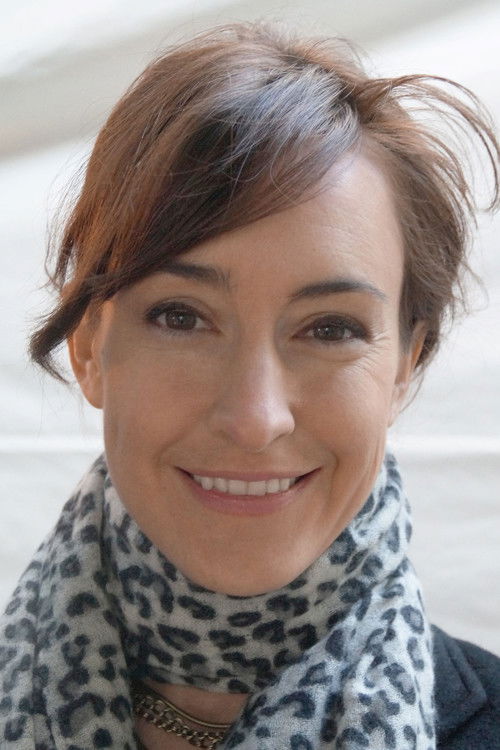 Maike von Bremen as Isabelle Jung