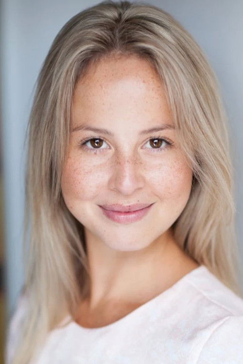 Roxy Fitzgerald as Cassie Tate