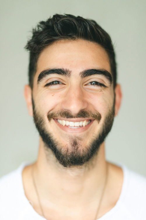 Siawaash Cyrroes as Reza