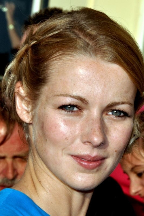 Fleur Lise as Louise Barthélémy