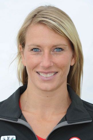 Émilie Heymans as Self - Trainer