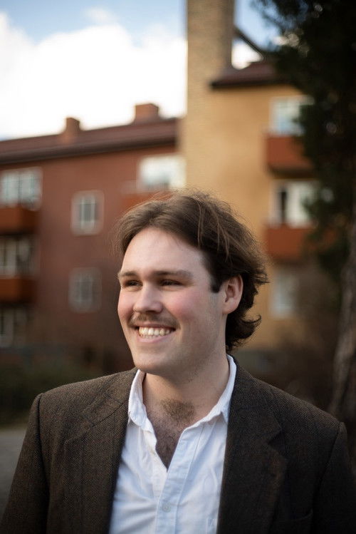 Niklas Edor Karlsson as Günter