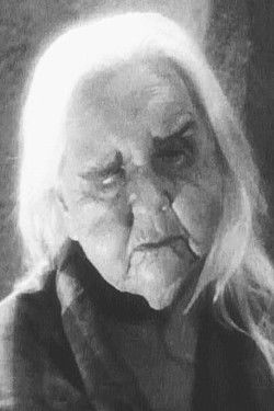 Louise Emmons as Smiling Hag (uncredited)