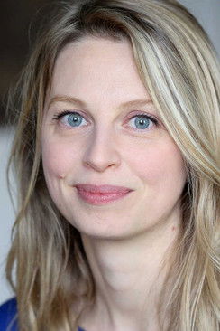 Eléa Clair as LSF Assistant Translator