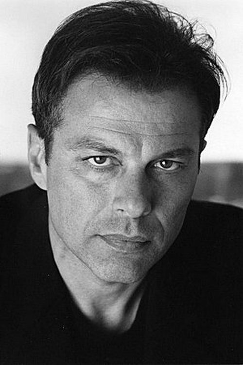 Antonio Serrano as Second Policeman