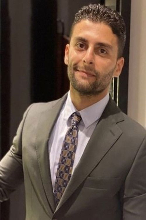 Omar Tawakol as منصور الأبن