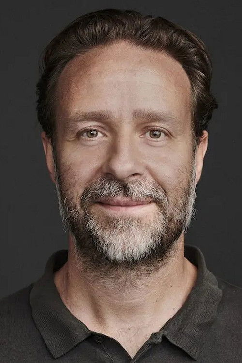 Mikkel Herforth as Vært