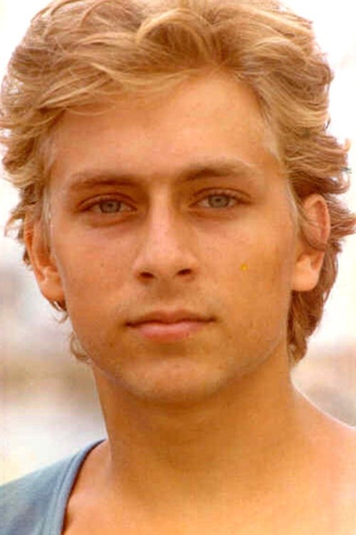 Riccardo Rainieri as Larry