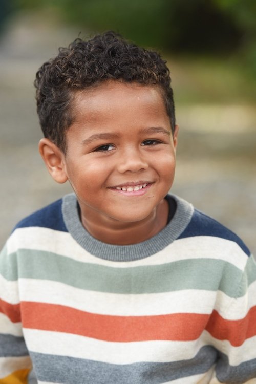 Jaydon Hayes as Noah