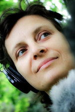 Frédérique Pressmann as Géraldine, with dental braces