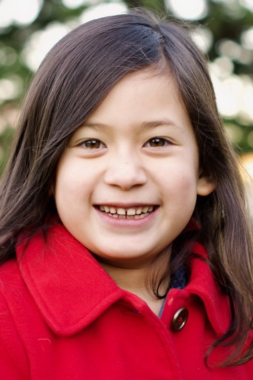 Ariana Nica as 10-year-old Lucy