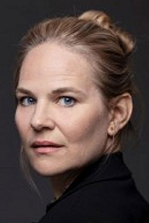 Amanda Maag as Violas mor