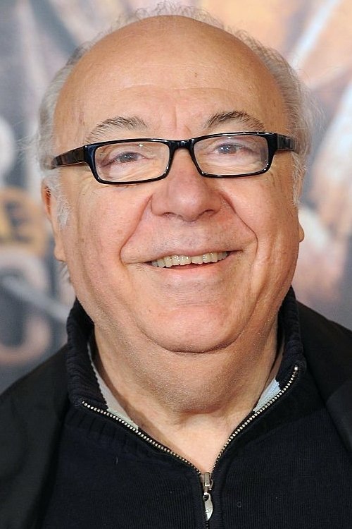 Jean-Laurent Cochet as Serge Hartmann, director of La Tribune