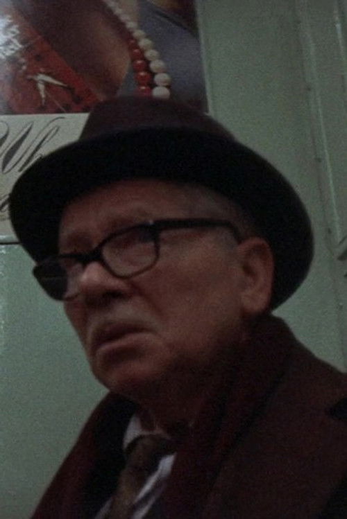 Michael Gorrin as Lester Edelman