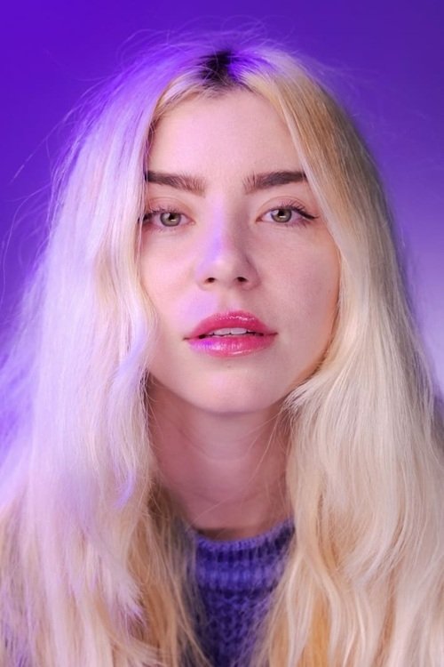 Lexi Dali as Lady Love