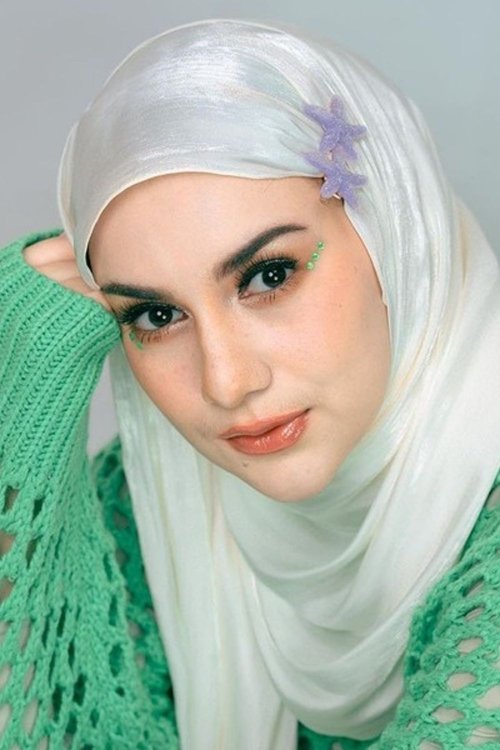 Irish Bella as Kanya