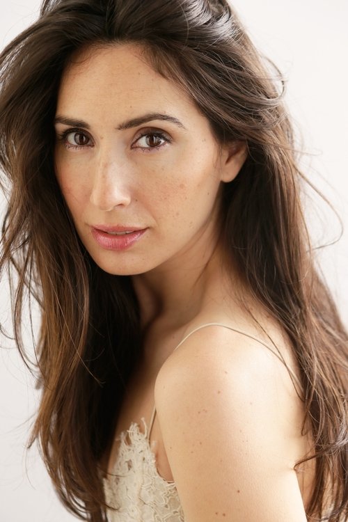 Julia Eringer as Julia Bello