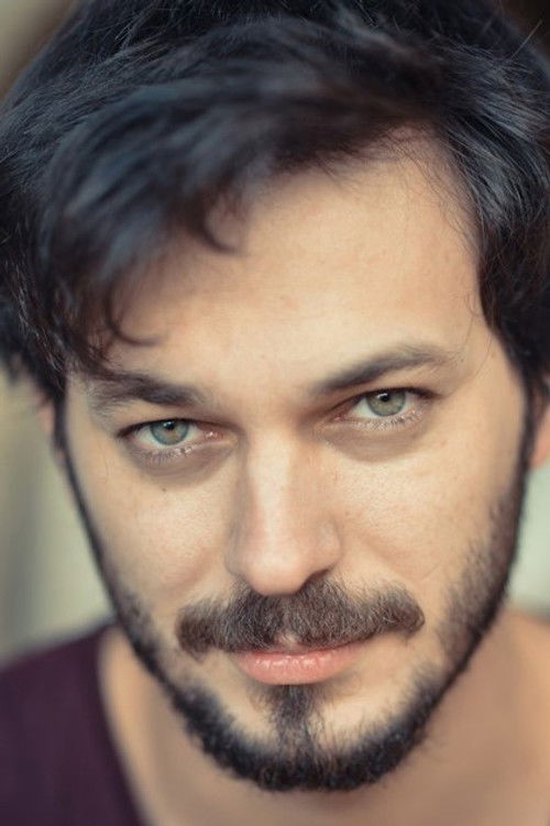 Adi Kvetner as Felix