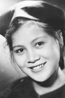 Ngọc Lan as Mrs. Tuần