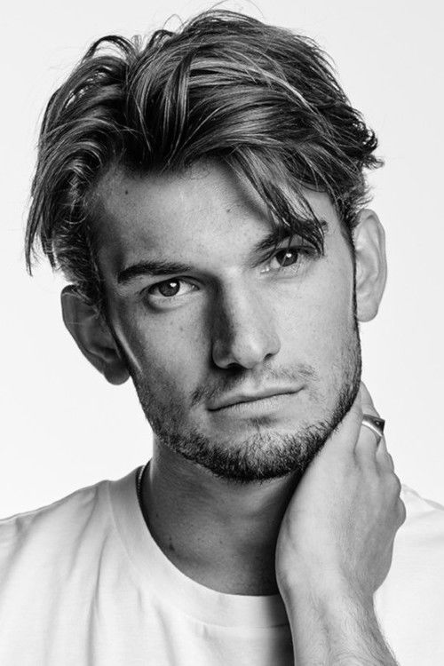 Thomas Hayes as August Wildhagen