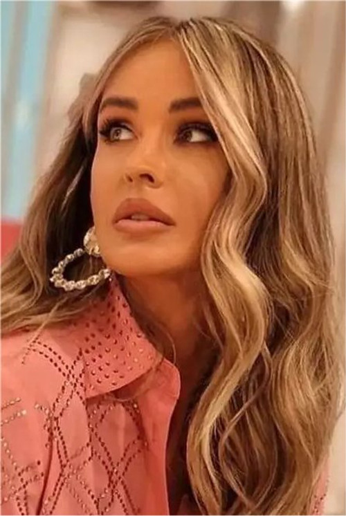 Diana Munteanu as Mimi Romero