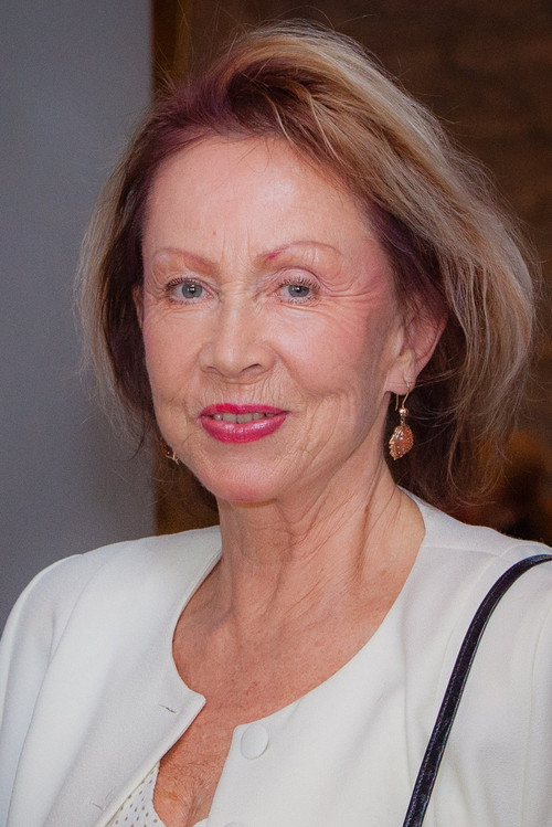 Tiia Kriisa as Grandmother