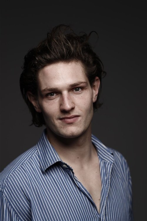 Nelson Delapalme as Romain