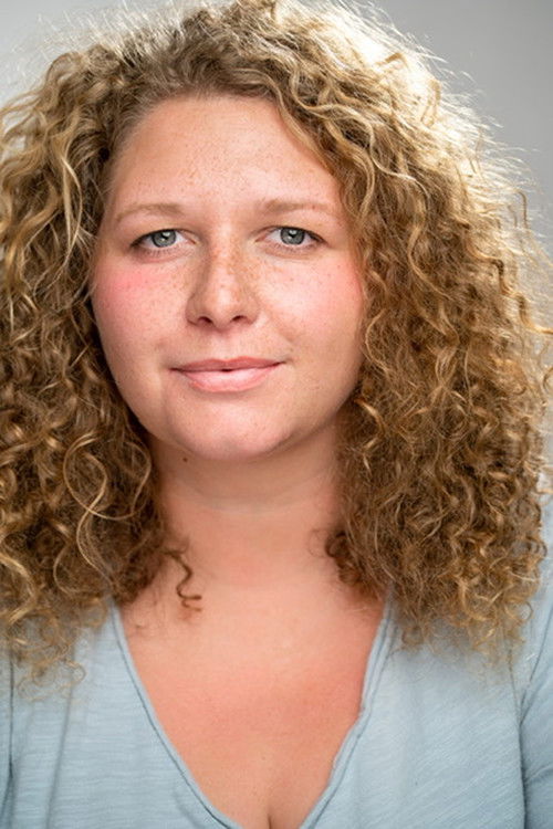 McKenzie Barwick as Janelle