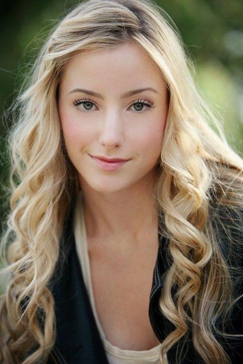 Katelyn Pacitto as Nellie Smith