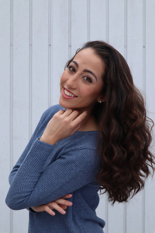 Julie Batschke as Eva