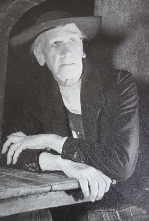 Eduard Köck as Instrumentenbauer