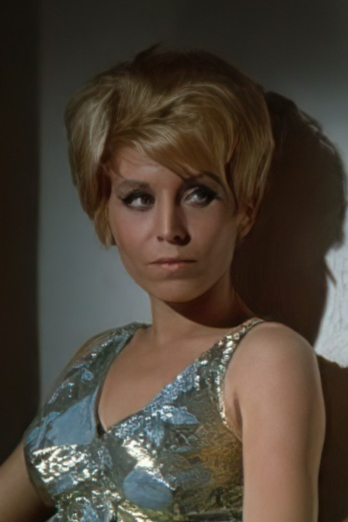 Renate Birgo as Dairywoman