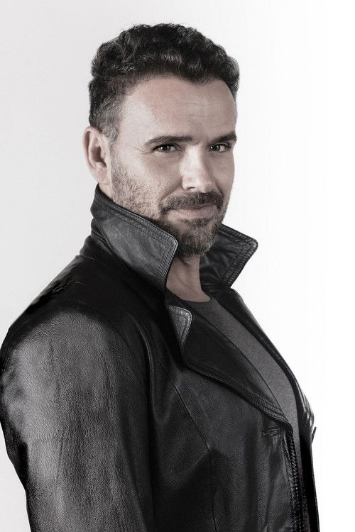 Anderson Farah as Der Player