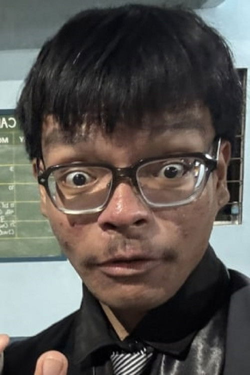 Knazer Andre as Weapons Specialist Richard