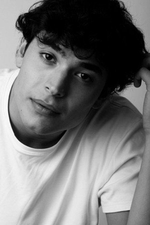 Berk Özgür as Asist. Dr. Ali Kocaman