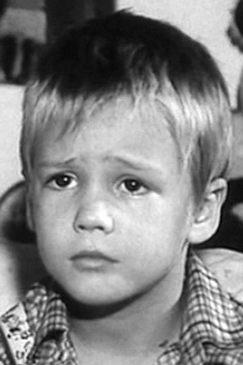 Marius Schönefeld as Thomas