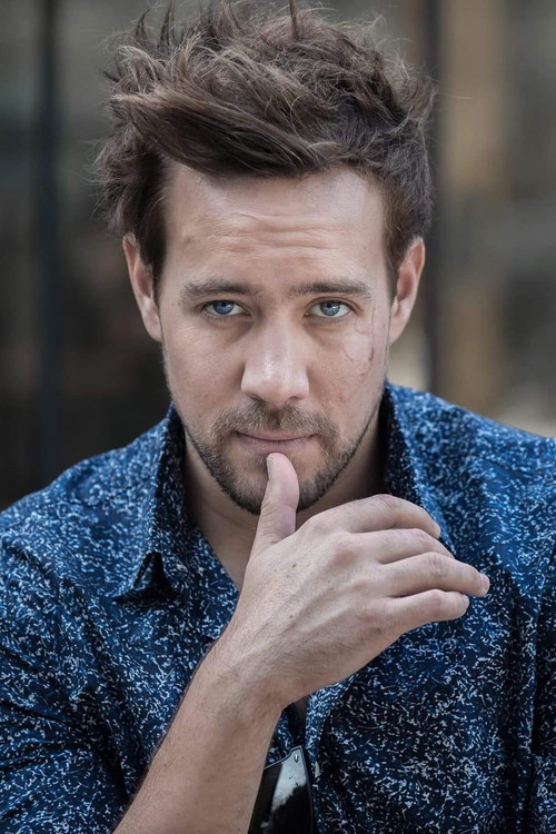 Viktor Klem as Henrik