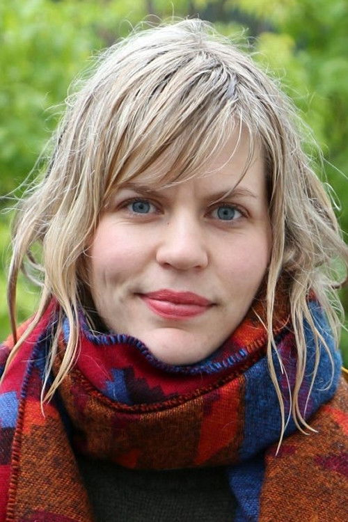 Miriam Prestøy Lie as Laura