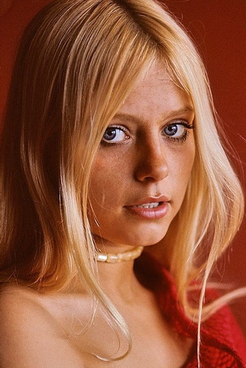 Anulka Dziubinska as Miriam