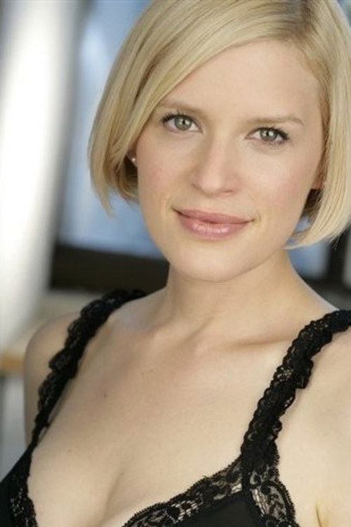 Jennifer Skyler as Cynthia Jones