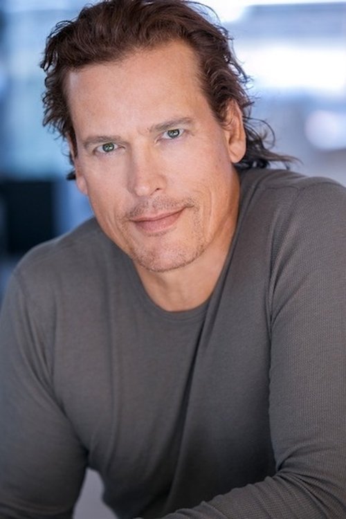 Thomas Hildreth as Curtis