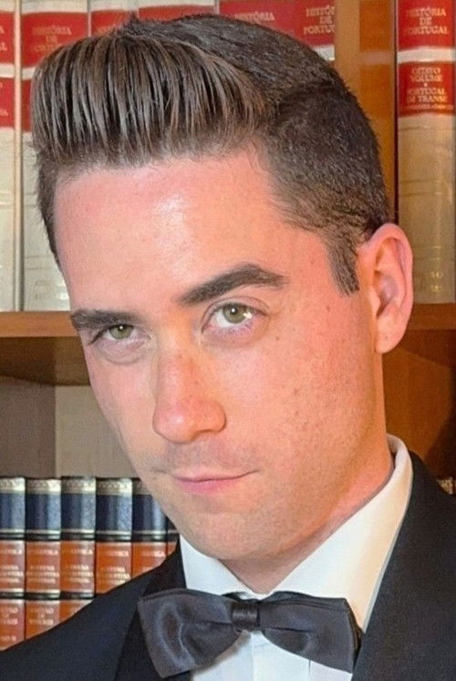 Manuel Custódia as Mauro