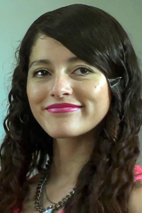 Adriana Saldívar as Pau