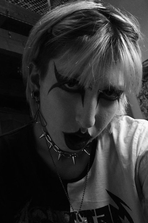 Thaïs Odd as The woman with the heart