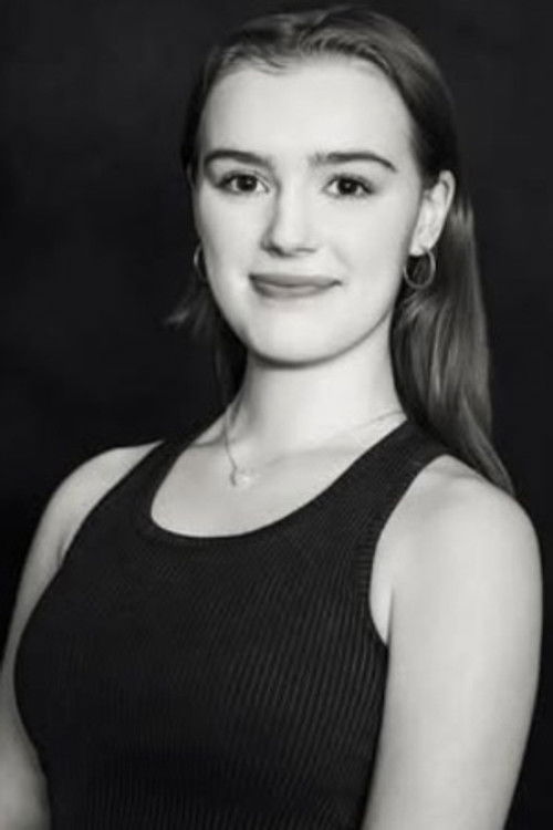 Olivia Sanders as Lizzie Redmond