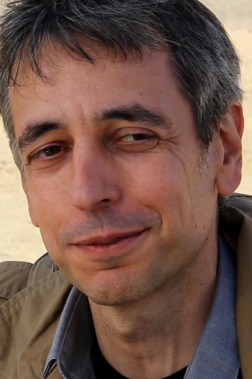 David Ayén as Hombre periodista