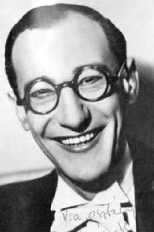 Árpád Latabár as Tüzoltó