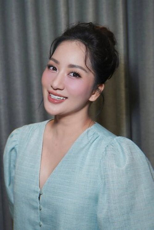 Khánh Thi as Giám khảo cuộc thi tài năng