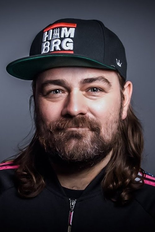 Leonhard Mahlich as Sherman (voice)