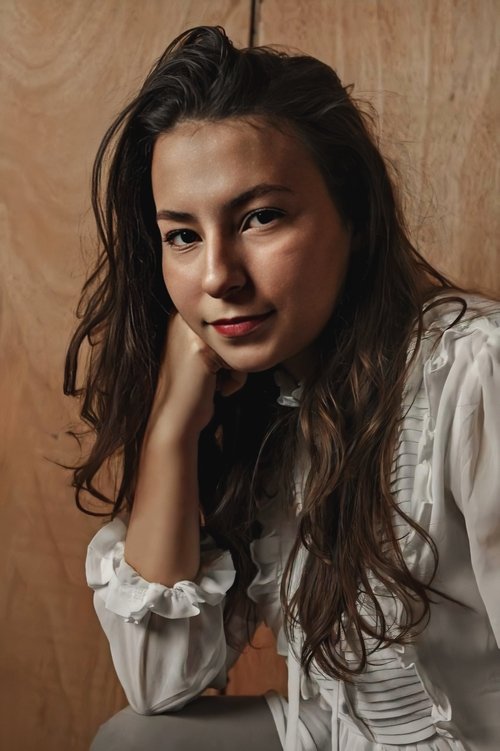 Rebecca Rautmann as Liana